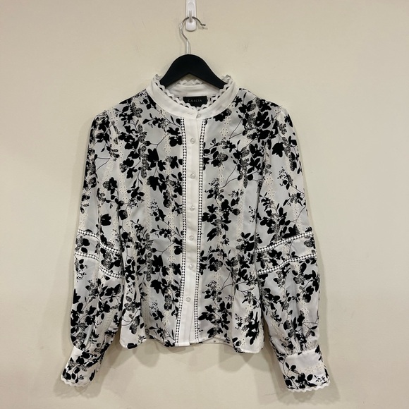 Gracia Black and White Floral Blouse - Picture 2 of 6
